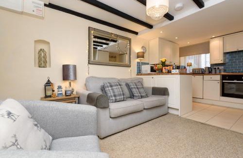 Looe House | Dolls Cottage