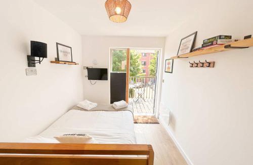 Saint Paul's House | Dolores Suite EcoPod Treehouse in the city centre