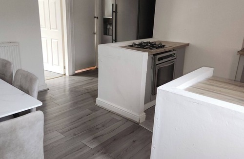Doncaster House | Doncaster Serviced Accommodation - 3 Bed House- Ideal for Contractors/Families