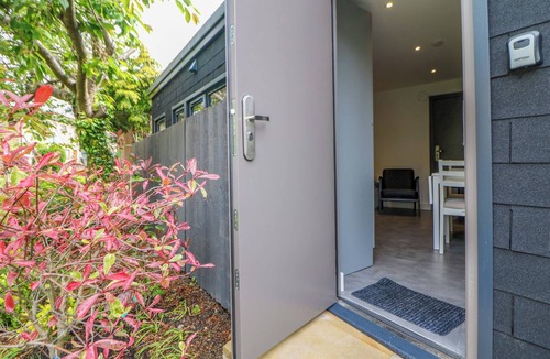 Sheffield Cottage | DORE CABIN, romantic, with a garden in Sheffield