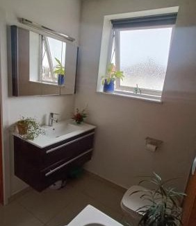 Bensham Manor House | Double bed, ensuite, off street parking