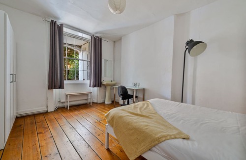 Clifton House | Double Room with Shared Bathroom