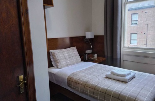 Clydebank Hotel | Douglas Hotel
