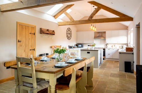 Chipping Campden House | Dovecote - a norton grounds that sleeps 6 guests in 3 bedrooms
