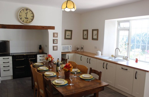 Holcombe Burnell House | Down House Farm DEVON - Sleeps 10, period farmhouse, Dartmoor & Exeter, EX6 7SA