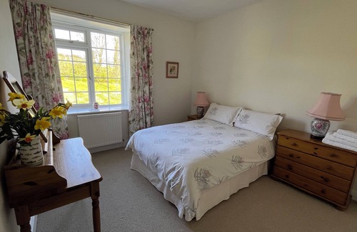 Holcombe Burnell House | Down House Farm DEVON - Sleeps 10, period farmhouse, Dartmoor & Exeter, EX6 7SA
