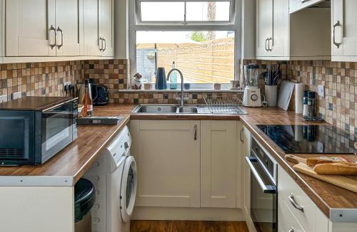 St. Stephen House | Dragonfly Cottage