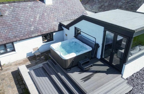 Llanfaethlu House | Dryll y Gro