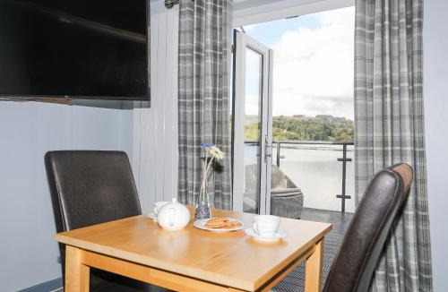 Llanycil Apartment | Drysgol Lakeside - Bala Lake