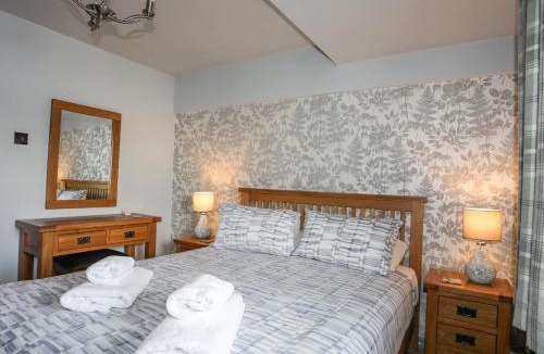 Llanycil Apartment | Drysgol Lakeside - Bala Lake