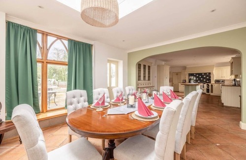 Windsor House | Dual-Property Retreat in Windsor - By Tempstay