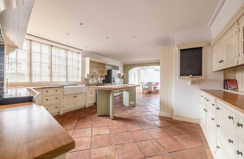 Windsor House | Dual-Property Retreat in Windsor - By Tempstay