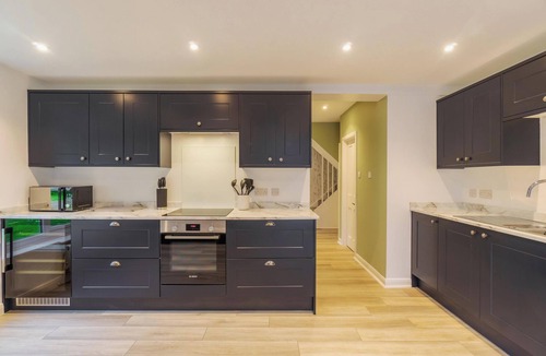 Windsor House | Dual-Property Retreat in Windsor - By Tempstay