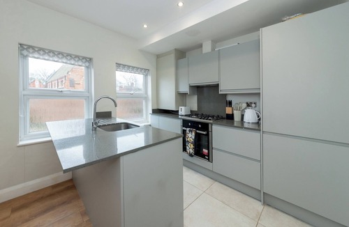 Reading Apartment | Duplex Apartment - Modern & Convenient - Pass the Keys