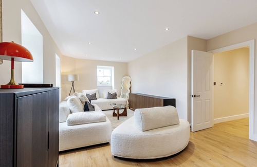 Stepney Green Apartment | E1 Loft - Modern and spacious 3bed 2bath near Shoreditch & Canary Wharf.