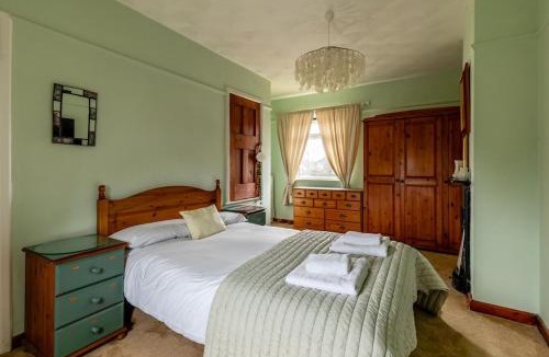 Bath House | Easter Grove - 3-Bed House with Garden & Parking - 15 min to Bath Centre