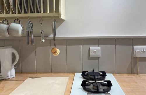 Exeter Apartment | Eco-House Exeter, 10 Mins Walk RD&E, Open Plan Overlooking parkland