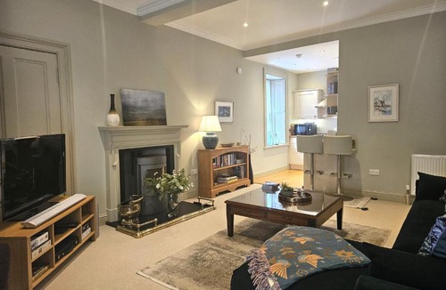 Comely Bank Apartment | Edinburgh Elegant 1-Bedroom City Apartment