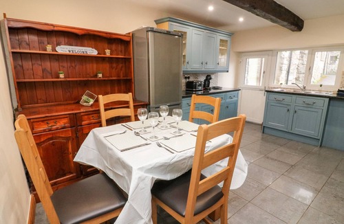 Burton Cottage | EGREMONT COTTAGE, pet friendly, country holiday cottage in Carnforth