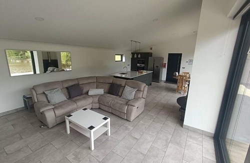 Willand House | Egret Woody Park