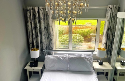 Londonderry House | Elagh View Bed & Breakfast