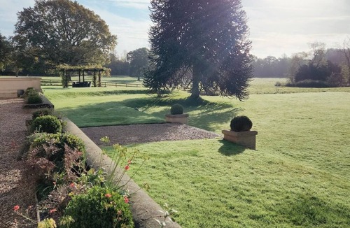 Knowle House | Eleanor Hall by Group Retreats