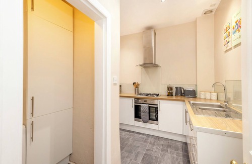 Merchiston Apartment | Elegant 2-Bed Flat with Edinburgh Charm