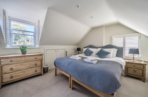 Guildford House | Elegant Central Guildford Home with Castle Views - Pass the Keys