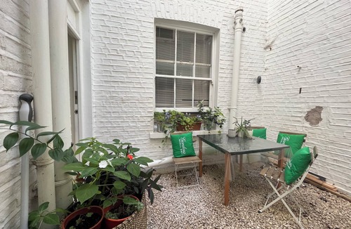 Royal Borough of Kensington and Chelsea House | Elegant room with bathroom, one minute from Kensington tube