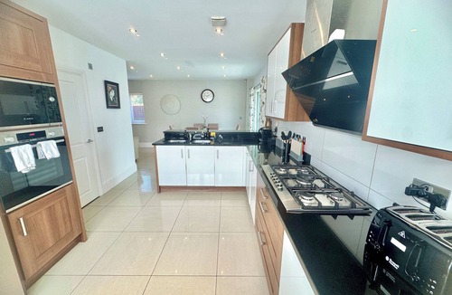 Staple Hill House | Elegant & Spacious Bristol Home - Garden, Gym & Parking