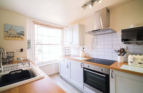 Ramsgate Apartment | Elizabeth: Central, charming cottage apartment