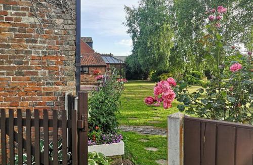 Freethorpe House | Elm Barn View