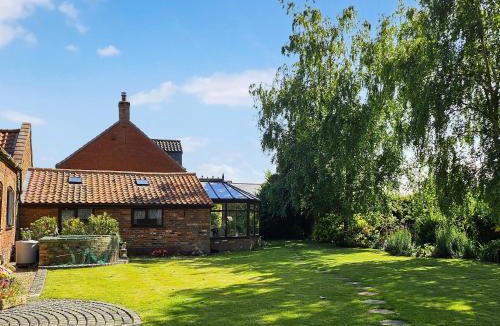 Freethorpe House | Elm Barn View