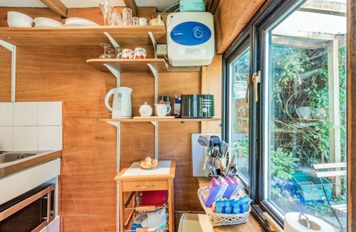 New Forest District Cabin | Endymion, Linwood: A Cozy Retreat