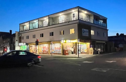 Kettering Apartment | Enigma Penthouse by SJP - 2 Bedroom - 2 Bathroom - Central Kettering - Sleeps 4
