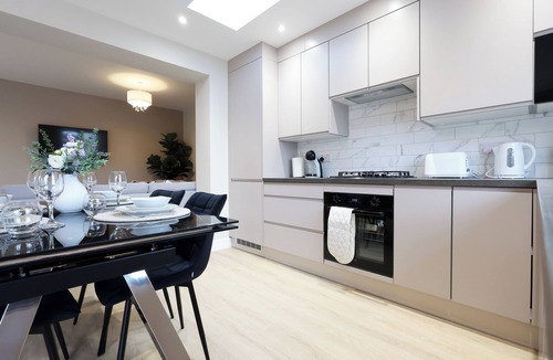 Cribbs Causeway House | Enjoyable 5-bedroom building in tranquil Patchway neighborhood