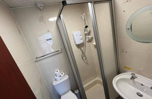North Shore Hotel | Ensuite Double Room 5mins to the sea