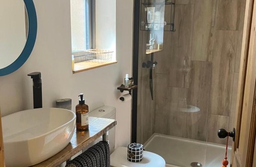 Sutton Coldfield House | Ensuite Victorian Double, excellent transport links