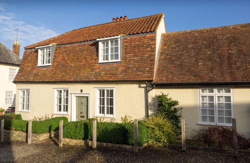 Linton Cottage | Entire Cottage in Picturesque Village