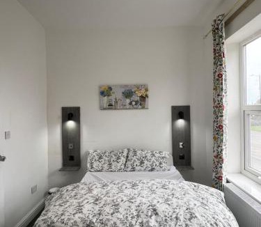 Gorton House | Eva lodges