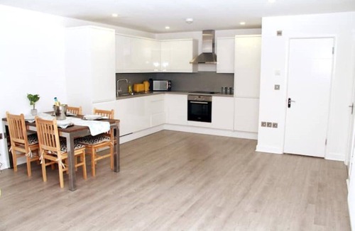 Canning Town South Apartment | ExCel X-Large split-level Flat