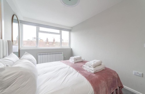 Newington Apartment | Excellent 3-Bed Flat In Elephant & Castle