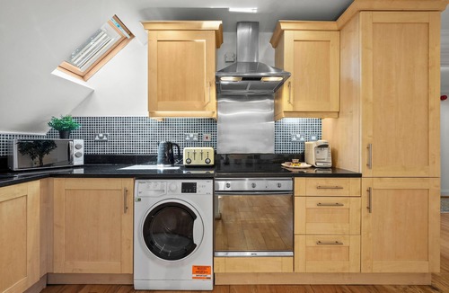 Leamington Spa Apartment | Exceptional 2 Bedroom 2 bathroom apartment with Netflix