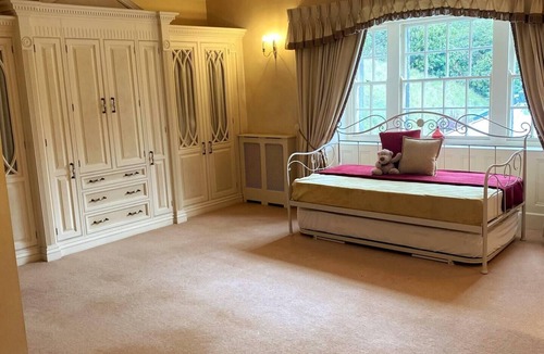 Skipton House | Exceptional Unique 5 Bedroom Manor House