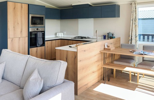 Plaitford Ski Chalet | Exclusive Lodge 2 Bed (Pet)