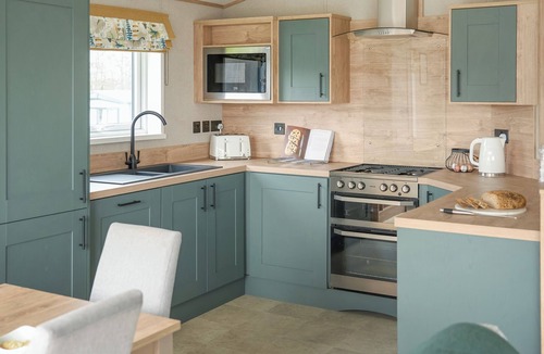 Plaitford Ski Chalet | Exclusive Lodge 2 Bed (Pet)