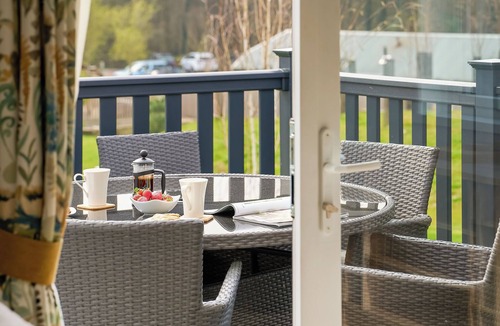 Plaitford Ski Chalet | Exclusive Lodge 4 bed HT Pet