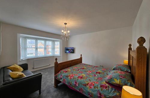 Crosby Bed & Breakfast | Exclusive suite, Thornton, Liverpool Near Crosby