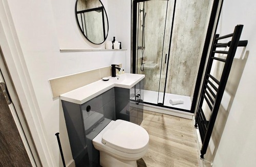 Bury Apartment | Executive 1-Bed Apartment in Town