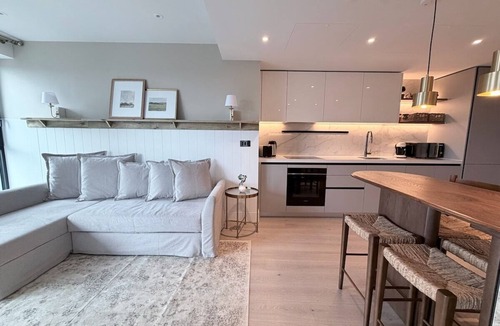 Shepherd's Bush Apartment | Executive 1Bed 1Bath | Workspace | WiFi | Sofa-bed